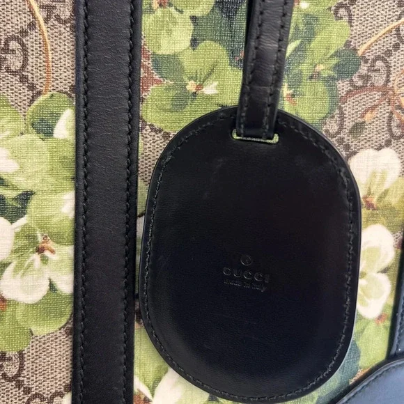 Gucci
GG Coated Canvas Convertible Tote Blooms Print - Picture 14 of 16